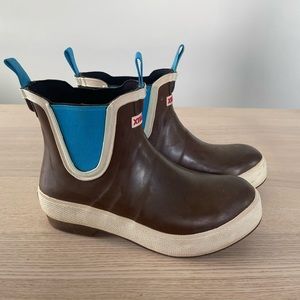 Salmon Sisters x Xtratuf 6” Puffin Legacy Ankle Deck Boot